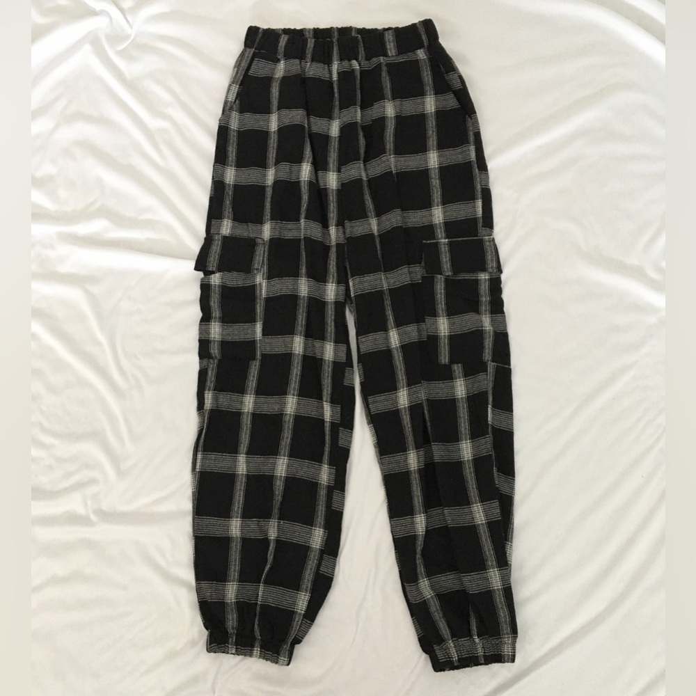 Romwe black and white plaid cargo pants
